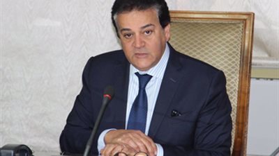 وزير التعليم العالي يشيد بمبادرة جامعة القاهرة في تدريس التفكير النقدي