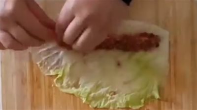 أسهل طريقة لعمل محشي الكرنب في دقائق (فيديو)