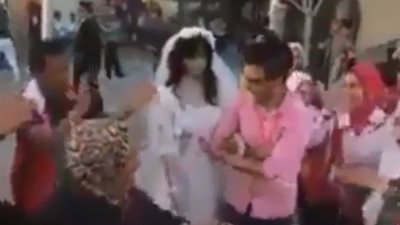 زفة شاب على «مانيكان» تثير ضجة عبر إنستجرام (فيديو)