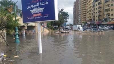 بالصور.. توقف الحركة المرورية بالإسكندرية بسبب الأمطار