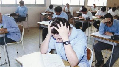 هل توتر الامتحانات يتسبب في جفاف الحلق؟