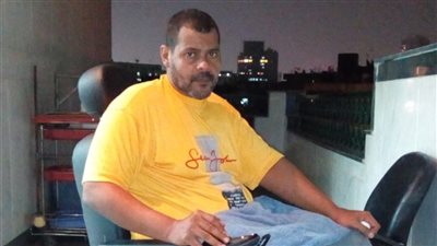 أحمد يوسف.. بطولة مُسعف انتهت بـ«الشلل».. حمل مريضا على ظهره 7 طوابق.. وأصيب بمضاعفات خطيرة أقعدته عن العمل.. البطل يكشف لـ«فيتو» أسرار عمله.. وإنقاذ «حمار» بسبب حادثة أط