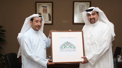 بالصور.. «المجلس الوطني» يستقبل مصمم شعار «الكويت عاصمة الثقافة 2016»