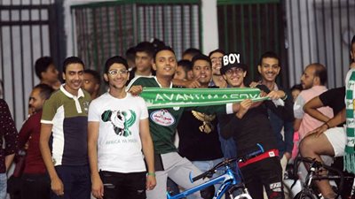 جماهير المصري تؤازر الفريق قبل السفر للكونغو (فيديو)