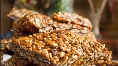 الإفراط في تناول حلوى المولد يسبب اضطرابات الجهاز الهضمي