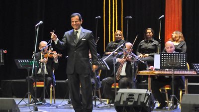 أغنيات الزمن الجميل تتألق على مسرح دار أوبرا الإسكندرية (صور)