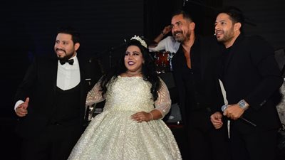 رقص وفاء عامر وروجينا على أنغام بوسي في حفل زفاف شيماء سيف (صور)