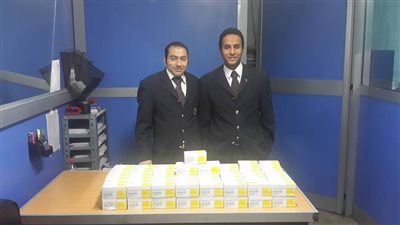 بالصور.. إحباط محاولة تهريب أجنبى لأدوية بنصف مليون جنيه