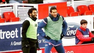 يوم كروي ساخن في أوروبا.. صلاح وجها لوجه أمام رمضان صبحي.. صدام إنجليزي بين تشيلسي ويونايتد.. صراع الصدارة يجمع برشلونة وإشبيلية.. بايرن يبحث عن التعويض في ألمانيا.. وسان جيرمان يواصل التفوق