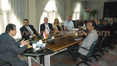 وزير البيئة يبحث مع مستثمرين إنتاج الطاقة من المخلفات