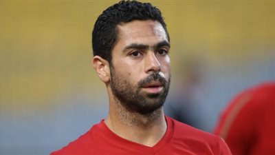 الأهلي يصطحب أحمد فتحي إلى الجزائر بعد إصابته في الركبة