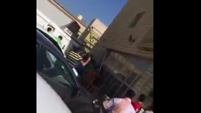 بالفيديو.. مشاجرة بالعصى بين مصريين وسوريين في الكويت