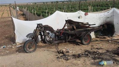 غارة إسرائيلية تستهدف دراجة بخارية وإصابة فلسطينيين في غزة (صور)