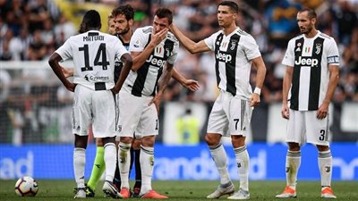 رونالدو وماندزوكيتش في هجوم يوفنتوس أمام جنوى بالدوري