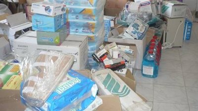 ضبط صاحب مصنع لحيازته مواد تصنيع مجهولة المصدر في حلوان