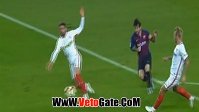 برشلونة يتقدم أمام إشبيلية 2/0 بالشوط الأول (فيديو)