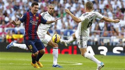 كلاسيكو الأرض «مدريدي».. الريال يحسم القمة الإسبانية بثلاثية.. تألق رونالدو وجيميس وإيسكو.. الملكي يقترب من صدارة الليجا.. البرتغالي يهز شباك «برافو» للمرة الأولى.. وميسي يفشل في ت