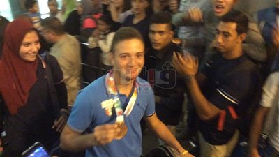 بعثة أوليمبياد الأرجنتين تصل مطار القاهرة بالطبل البلدي (صور)