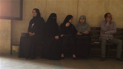 والدة طفلي ميت سلسيل تحضر جلسة محاكمة زوجها بالنقاب (فيديو)