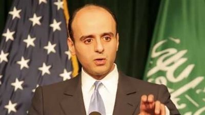 وزير الخارجية السعودي يغادر مطار القاهرة بعد بحث الأزمة السورية