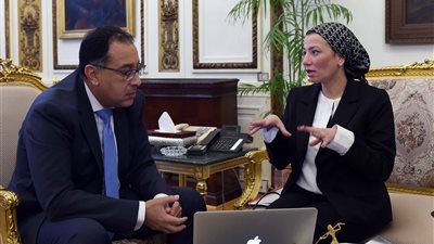 الحكومة تدرس تعميم تطبيق «دوّر» بجميع المحافظات لإزالة تلال القمامة