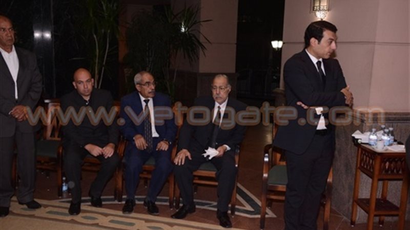 جانب من عزاء والدة