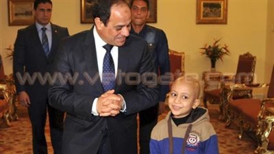 «طفل السرطان» لـ «السيسي»: «ما تزعلش هتجيب حق الشهداء إن شاء الله»
