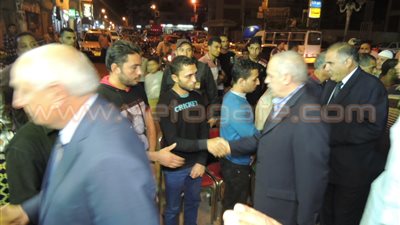 بالصور.. محافظ كفر الشيخ يؤدي واجب العزاء في شهيد سيناء