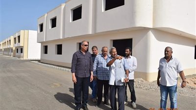 محافظ البحر الأحمر يتفقد مدينة الحرفيين بالغردقة (صور)
