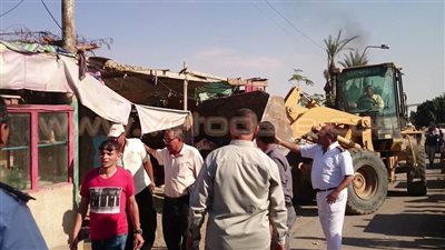 بالصور.. إزالة 9 حالات تعدٍ بطريق معدية السيارات بقنطرة الإسماعيلية