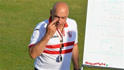 جروس يجتمع بلاعبي الزمالك قبل لقاء الإنتاج