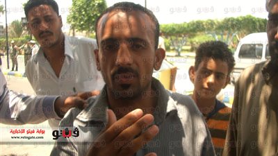 أهالى أبو خليفة يؤكدون خلط القمح بالرمل على قارعة الطريق