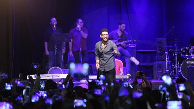 أدهم سليمان يتألق في سهرته الغنائية بالساقية