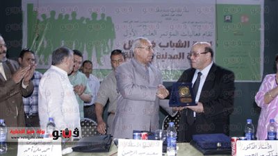 بالصور.. محافظ الفيوم ومجموعة من القيادات يفتتحون المؤتمر العلمى للشباب
