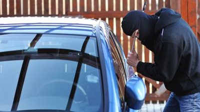 النيابة تحقق مع عاطلين حاولا سرقة سيارة بمطار القاهرة الدولى