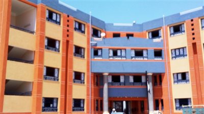 أولياء أمور «المتفوقين» بأسيوط يناشدون السيسي بالتدخل لحل أزمة المدرسة