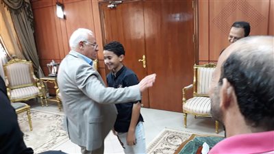 محافظ بورسعيد: رعاية طبية ٦ أشهر للطالب المصاب بجرح في الوجه