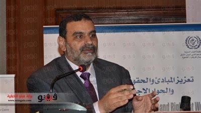 وفد من اتحاد العمال يلتقى 