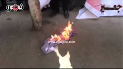 بالفيديو.. أحد حاملي «الماجستير» يشعل النار في قميصه أمام الوزراء