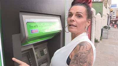 بالفيديو والصور.. «نشالة» ترفض العمل بأقل من 36 ألف جنيه إسترلينى سنويا