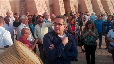 «تي شيرت» موحد للوزراء في الاحتفال بتعامد الشمس على رمسيس الثاني (صور)