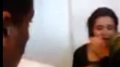 بالفيديو.. أمن جامعة دمنهور يتعدي على طالبة بالضرب