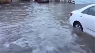 غرق مناطق واسعة في مياه الأمطار بالكويت (فيديو)