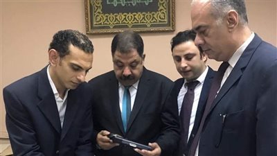 جمرك مطار القاهرة يضبط راكبا قادما من إيطاليا وبحوزته طبنجة نارية