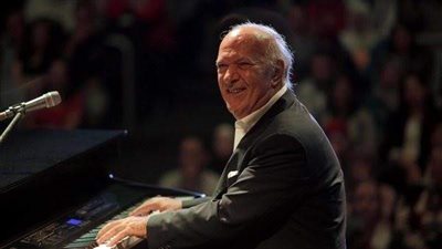 عمر خيرت يحيي حفلا مجانيا بالصوت والضوء لصالح الفقراء والمعدمين