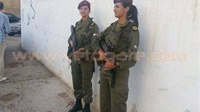 بالصورة.. نساء تونس يشاركن في تأمين الانتخابات البرلمانية بالزي العسكري