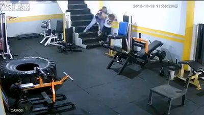 لاعب كمال أجسام يسحل حبيبته لرفضها العودة إليه (فيديو)