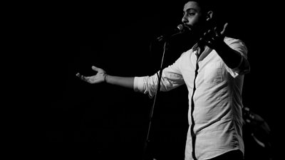 عبدالله سالم يتألق بحفله الغنائي في ساقية الصاوي (صور)