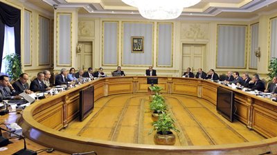 بالصور.. الحكومة تناقش تشغيل الفنادق بالطاقة الشمسية