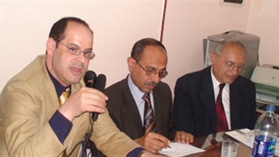 مدحت قلادة: 